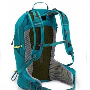 Gregory Maya 16 L day pack with waist pockets- Teal